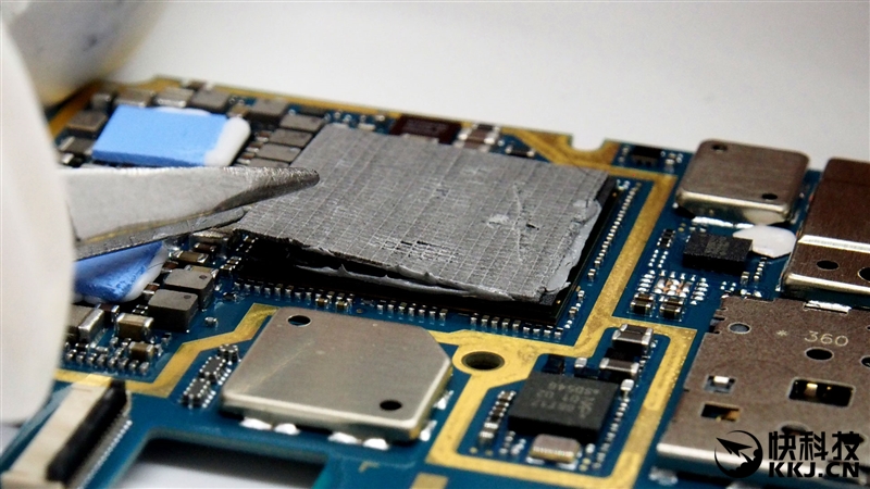 1999买骁龙820 小米5真机拆解 值！
