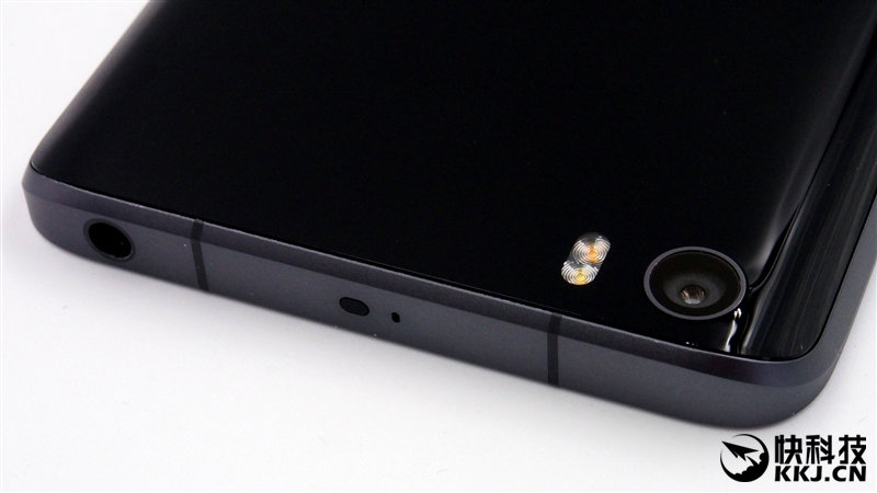 1999买骁龙820 小米5真机拆解 值！