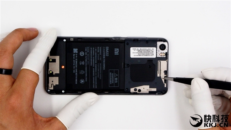 1999买骁龙820 小米5真机拆解 值！