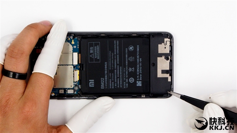 1999买骁龙820 小米5真机拆解 值！
