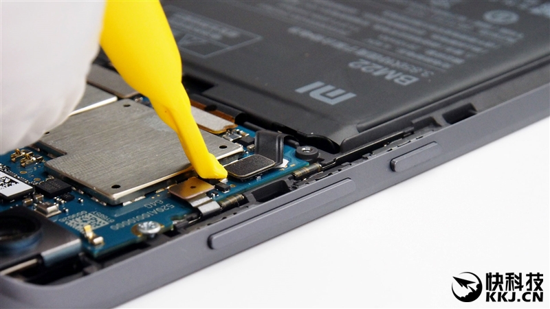 1999买骁龙820 小米5真机拆解 值！