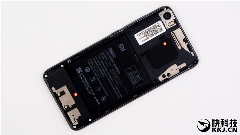 1999买骁龙820 小米5真机拆解 值！