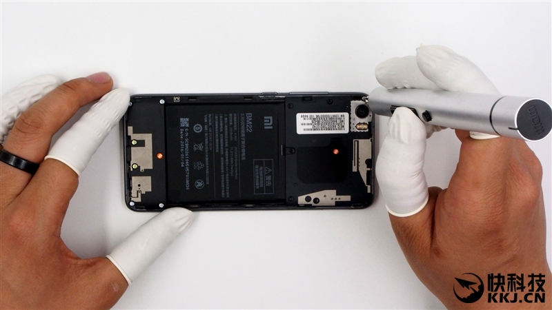 1999买骁龙820 小米5真机拆解 值！