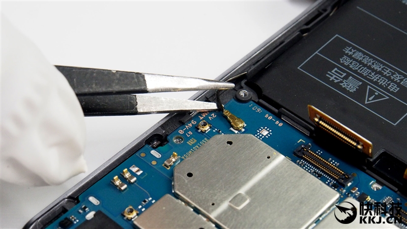 1999买骁龙820 小米5真机拆解 值！