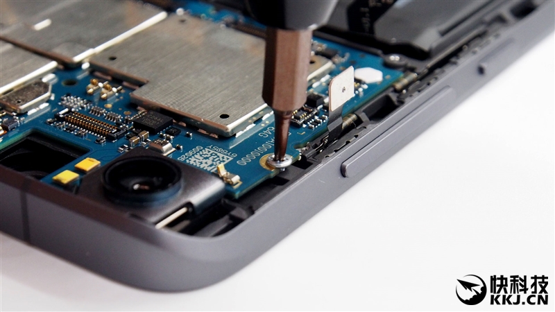 1999买骁龙820 小米5真机拆解 值！