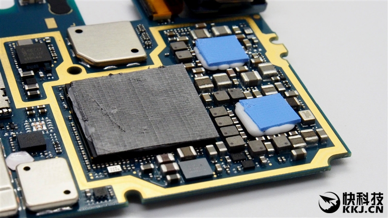 1999买骁龙820 小米5真机拆解 值！