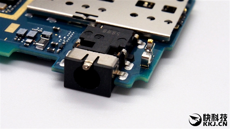 1999买骁龙820 小米5真机拆解 值！