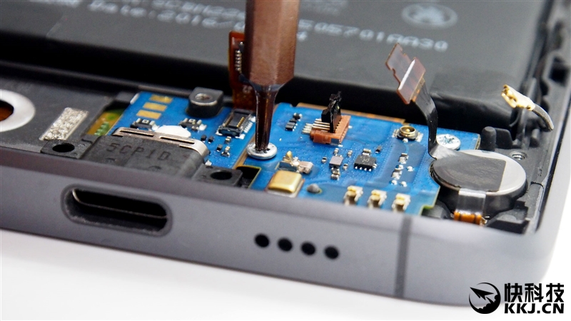 1999买骁龙820 小米5真机拆解 值！