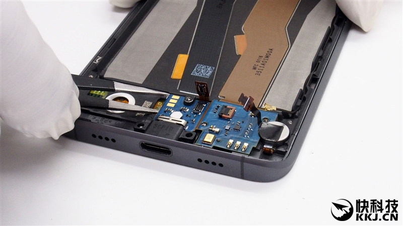 1999买骁龙820 小米5真机拆解 值！