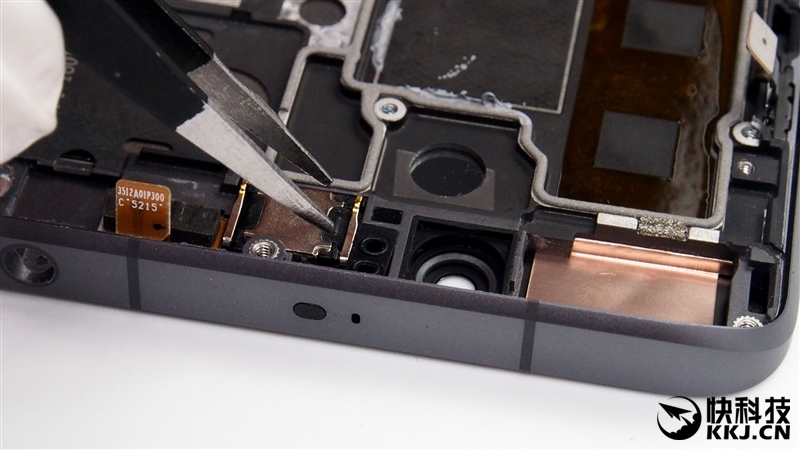 1999买骁龙820 小米5真机拆解 值！