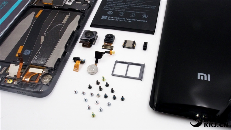 1999买骁龙820 小米5真机拆解 值！