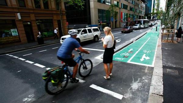 边玩手机边走路？敢这样你可能已经犯罪了