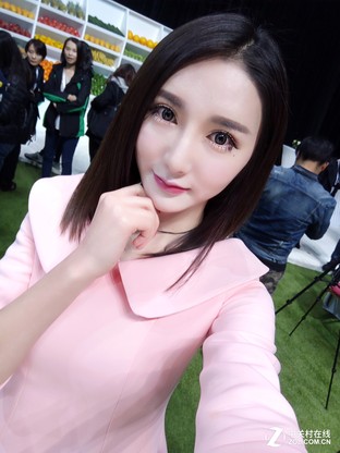 OPPO R9前摄:手握