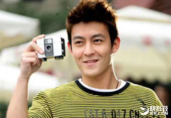 劲爆！陈冠希微博晒手机 网友：坐等新作品