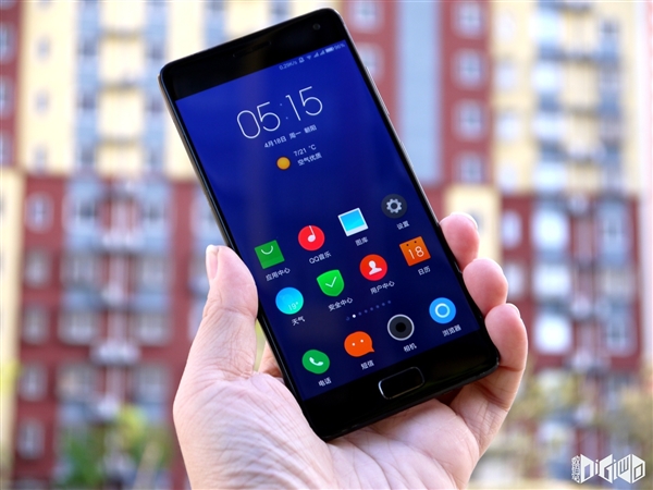 最窄黑边+真3D玻璃：联想ZUK Z2 Pro真机高清图赏