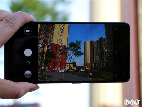 最窄黑边+真3D玻璃：联想ZUK Z2 Pro真机高清图赏