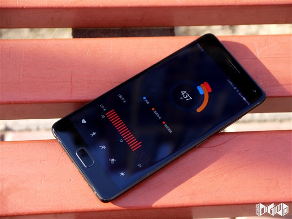 最窄黑边+真3D玻璃：联想ZUK Z2 Pro真机高清图赏