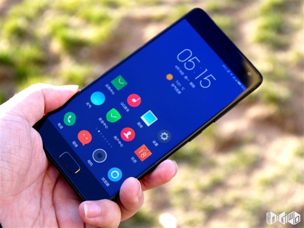 最窄黑边+真3D玻璃：联想ZUK Z2 Pro真机高清图赏