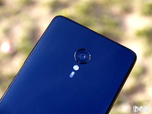 最窄黑边+真3D玻璃：联想ZUK Z2 Pro真机高清图赏