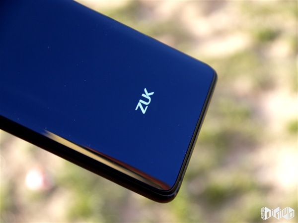 最窄黑边+真3D玻璃：联想ZUK Z2 Pro真机高清图赏