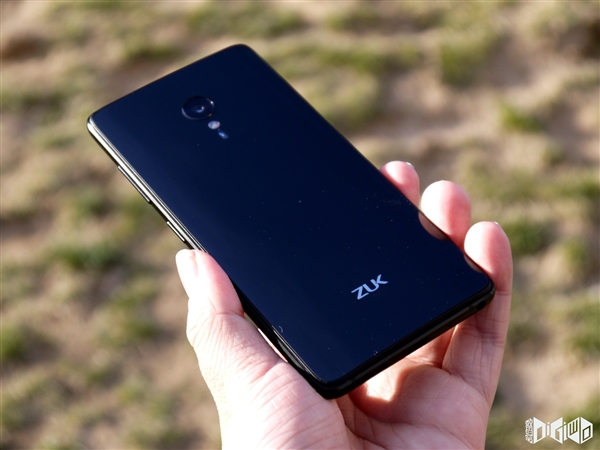 最窄黑边+真3D玻璃：联想ZUK Z2 Pro真机高清图赏
