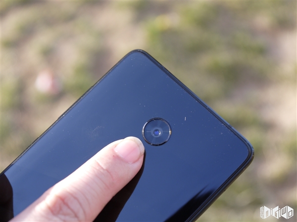 最窄黑边+真3D玻璃：联想ZUK Z2 Pro真机高清图赏