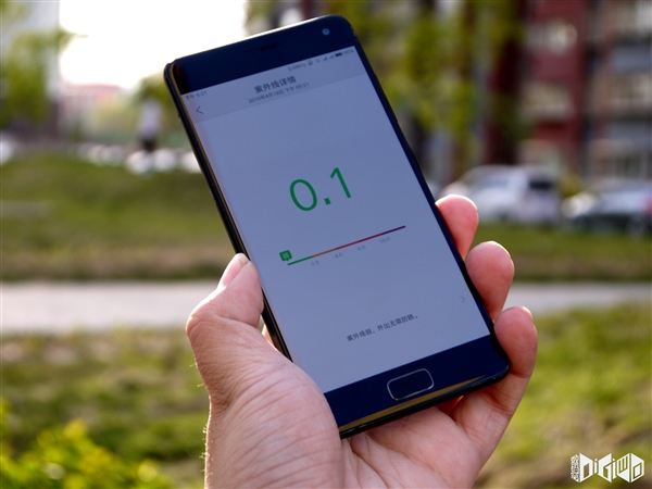 最窄黑边+真3D玻璃：联想ZUK Z2 Pro真机高清图赏