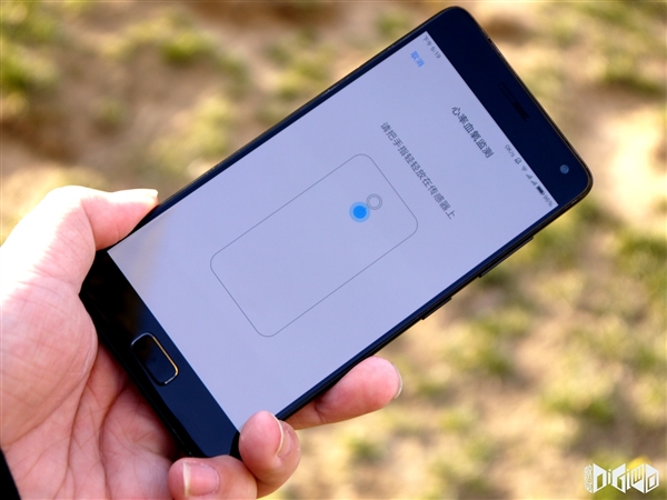 最窄黑边+真3D玻璃：联想ZUK Z2 Pro真机高清图赏