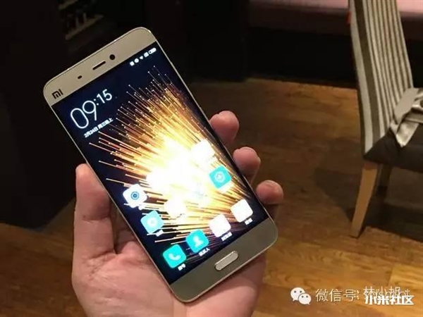 看 这就是小米5金色版！漂亮吗？