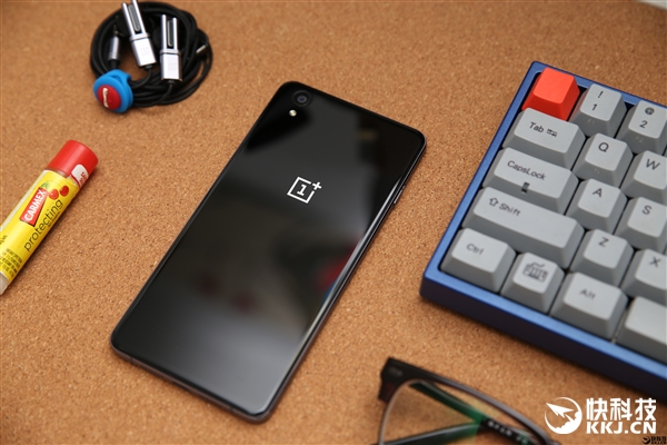 一加X确认不再延续 刘作虎：今后只做旗舰