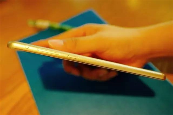 格力手机2代图赏：3300元骁龙820全能旗舰