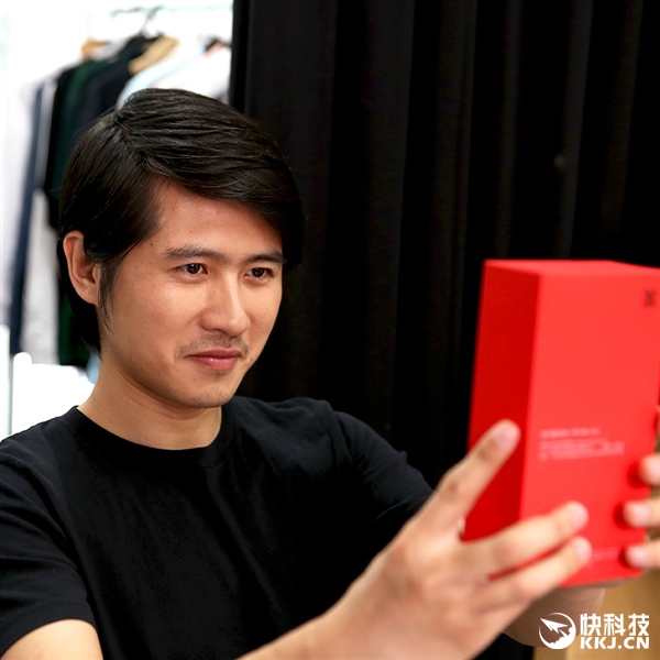 只做高端！一加手机3就两种颜色