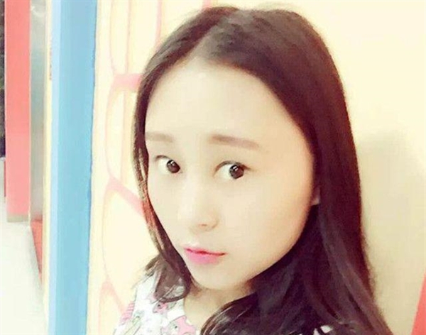 为抢iPhone 成都13岁少年泼汽油烧美女教师