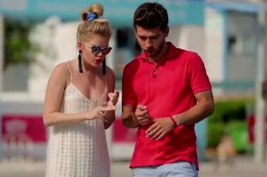 深圳200元组装一部手机：国外美女主持惊呆了