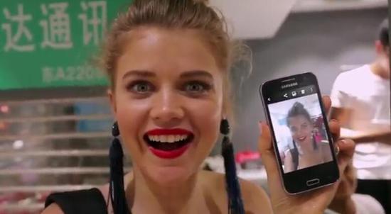 深圳200元组装一部手机：国外美女主持惊呆了