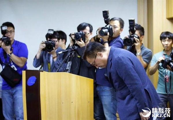 Note 7爆炸召回 三星手机高管当场鞠躬道歉