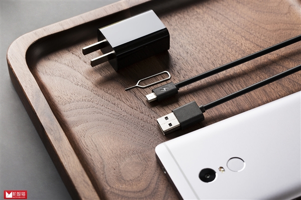 雷军评价红米Note 4：如此精致卖899元 简直无法相信！