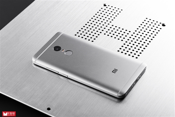雷军评价红米Note 4：如此精致卖899元 简直无法相信！