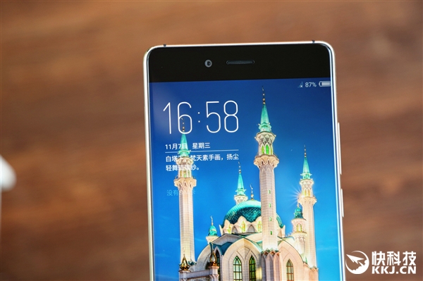 nubia Z11黑金版真机图赏：无边框拍照旗舰！