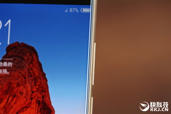 nubia Z11黑金版真机图赏：无边框拍照旗舰！