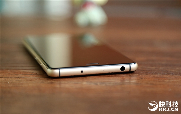 nubia Z11黑金版真机图赏：无边框拍照旗舰！