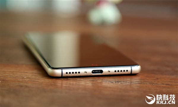 nubia Z11黑金版真机图赏：无边框拍照旗舰！