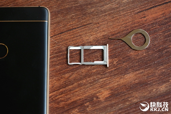 nubia Z11黑金版真机图赏：无边框拍照旗舰！