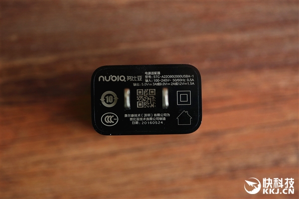 nubia Z11黑金版真机图赏：无边框拍照旗舰！