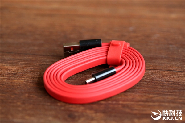 nubia Z11黑金版真机图赏：无边框拍照旗舰！