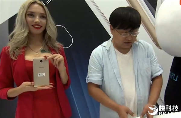 够大！魅蓝Max现场开箱图赏：爆乳美女抢镜