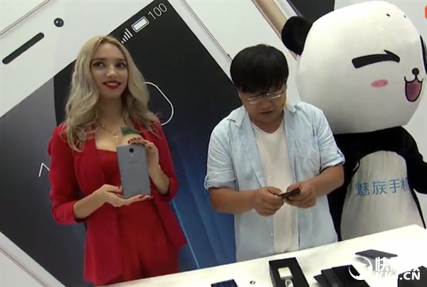 够大！魅蓝Max现场开箱图赏：爆乳美女抢镜