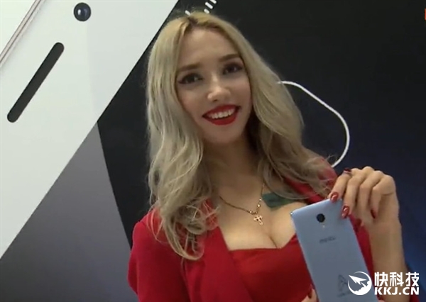 够大！魅蓝Max现场开箱图赏：爆乳美女抢镜