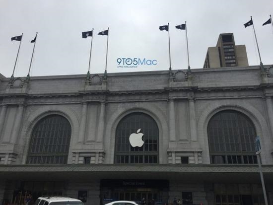 iPhone 7发布会场直击：海报暗示双摄像头