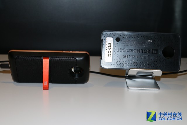 模块化的5.2毫米刀锋 新旗舰Moto Z上手 